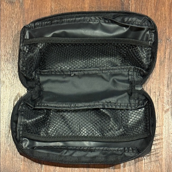 Black Men's Small Travel Toiletry Bag / Pen Holder - Picture 2 of 6